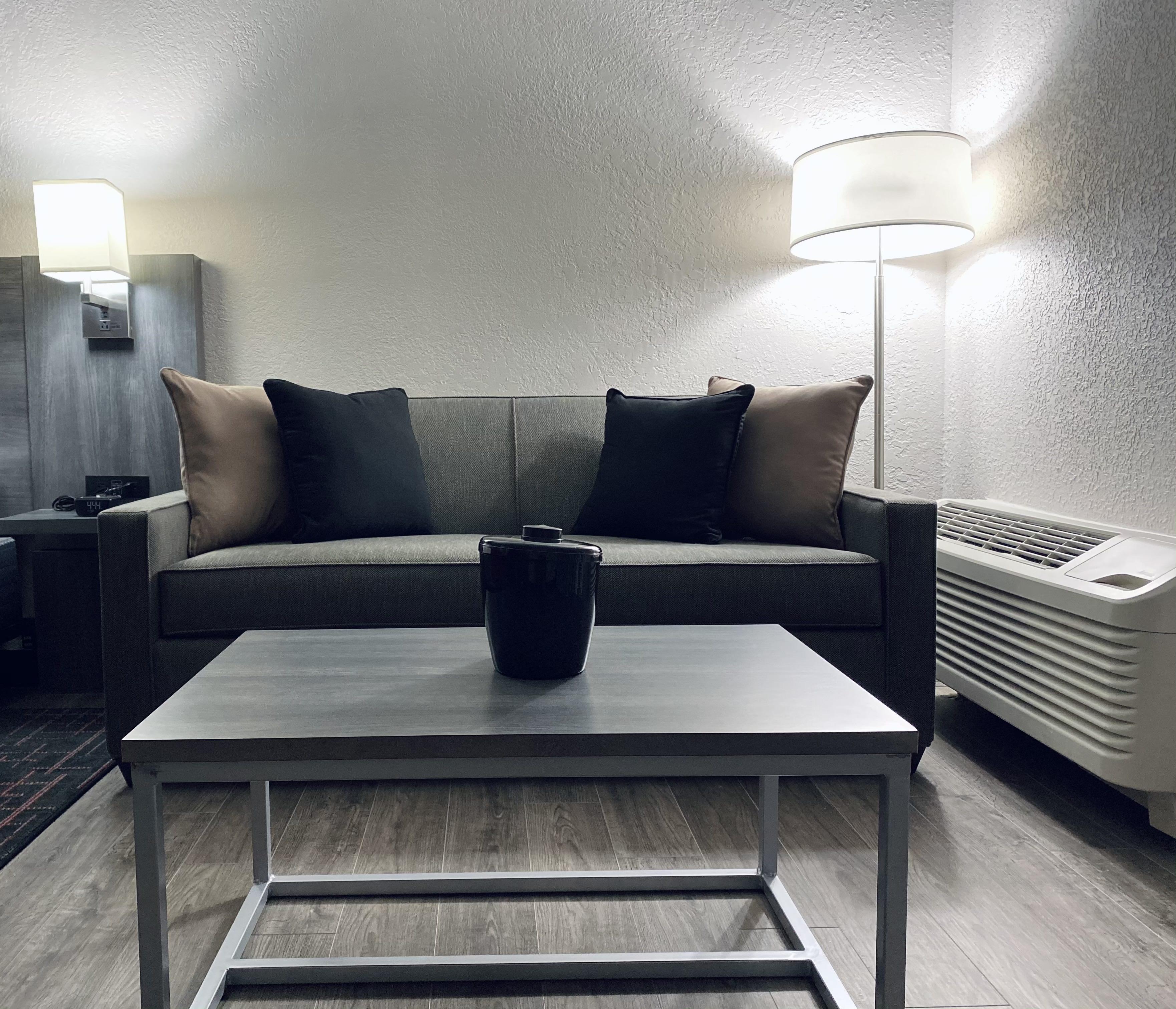 Ramada By Wyndham Hartford North - Bradley Airport Hotel Уиндзор Локс Екстериор снимка