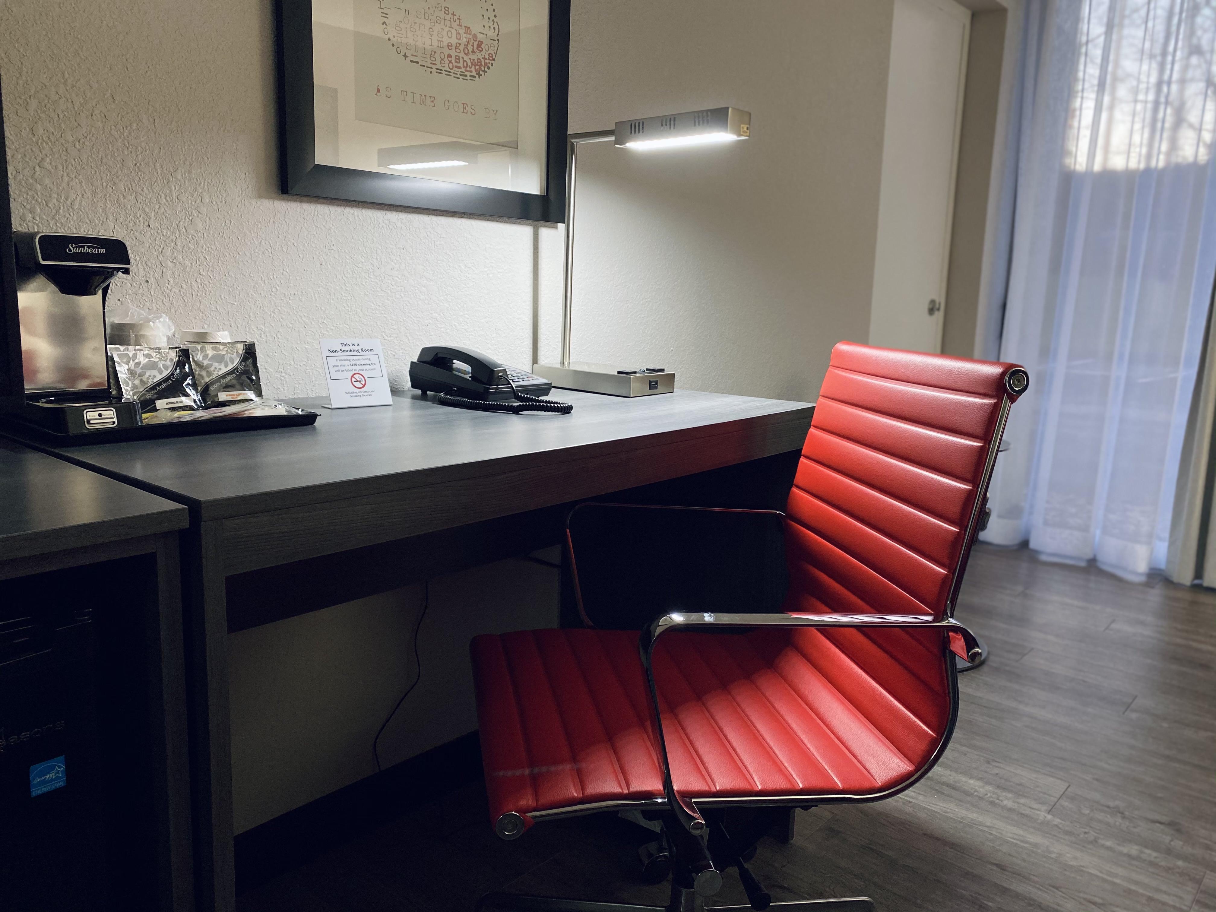 Ramada By Wyndham Hartford North - Bradley Airport Hotel Уиндзор Локс Екстериор снимка