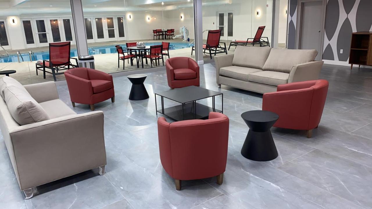Ramada By Wyndham Hartford North - Bradley Airport Hotel Уиндзор Локс Екстериор снимка
