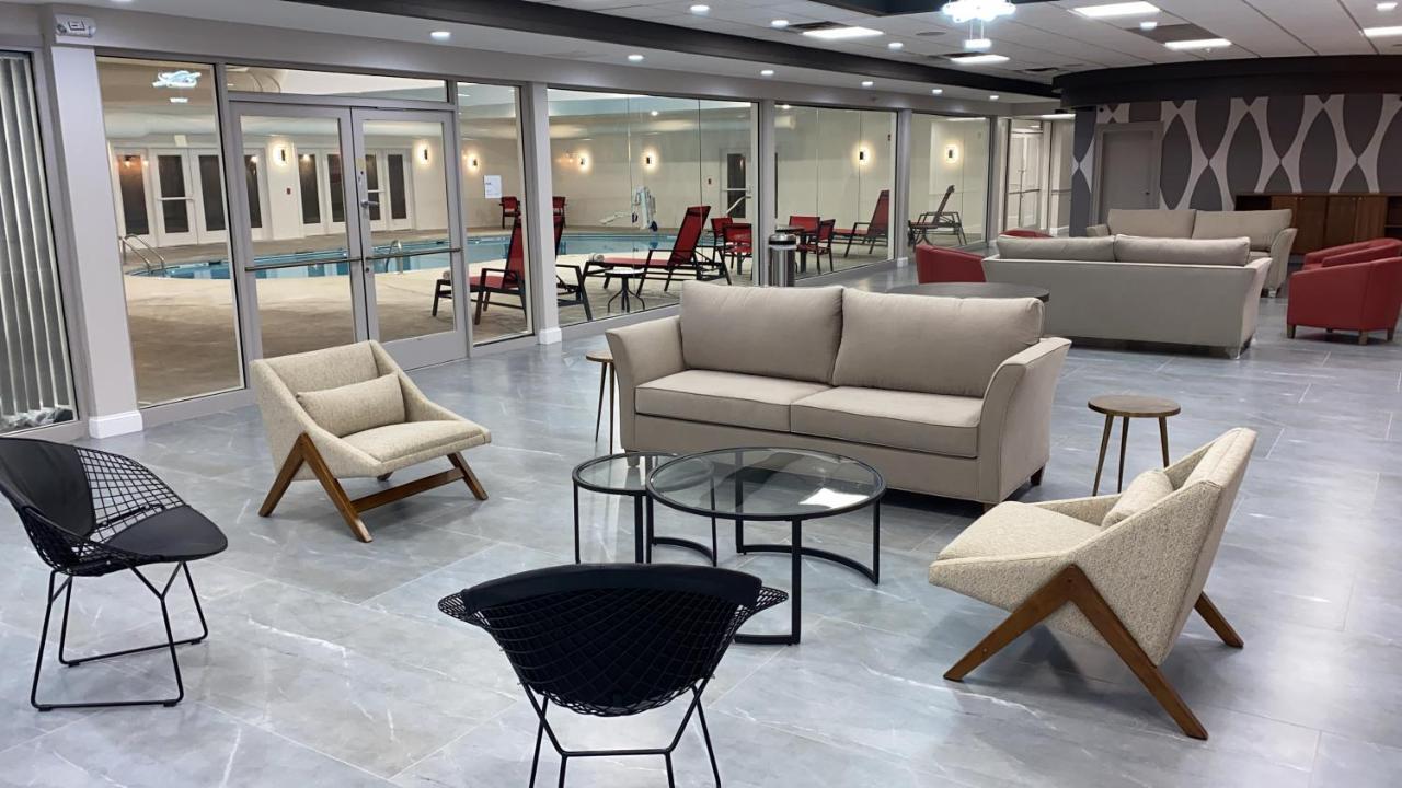 Ramada By Wyndham Hartford North - Bradley Airport Hotel Уиндзор Локс Екстериор снимка