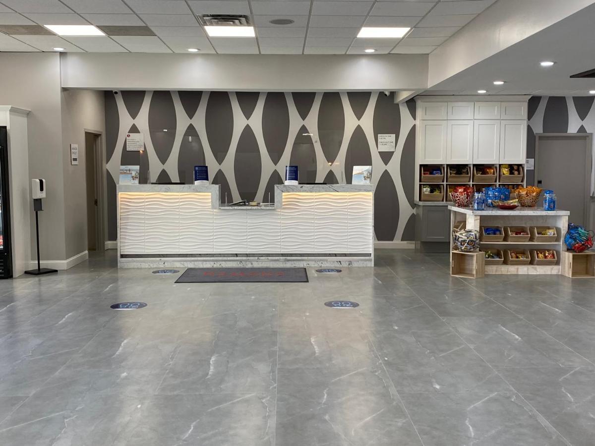 Ramada By Wyndham Hartford North - Bradley Airport Hotel Уиндзор Локс Екстериор снимка