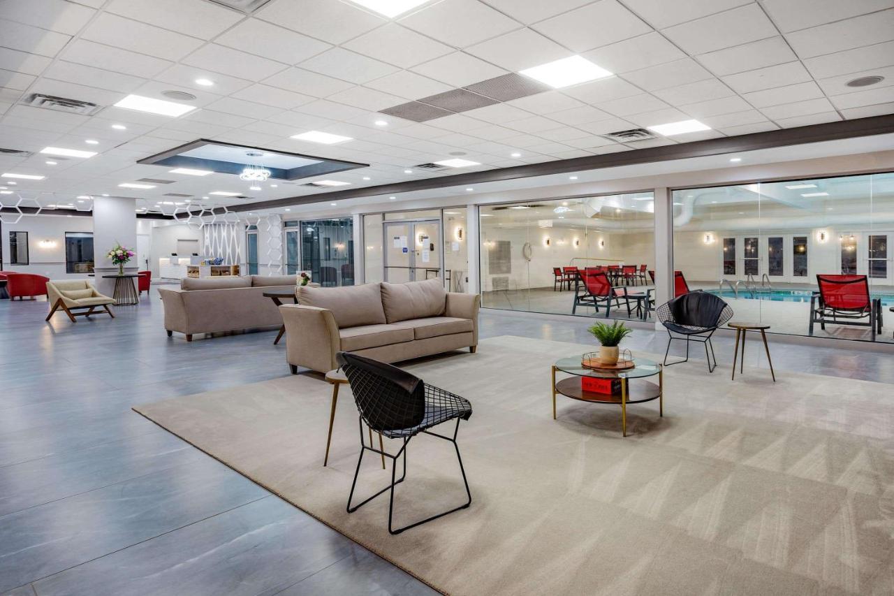 Ramada By Wyndham Hartford North - Bradley Airport Hotel Уиндзор Локс Екстериор снимка