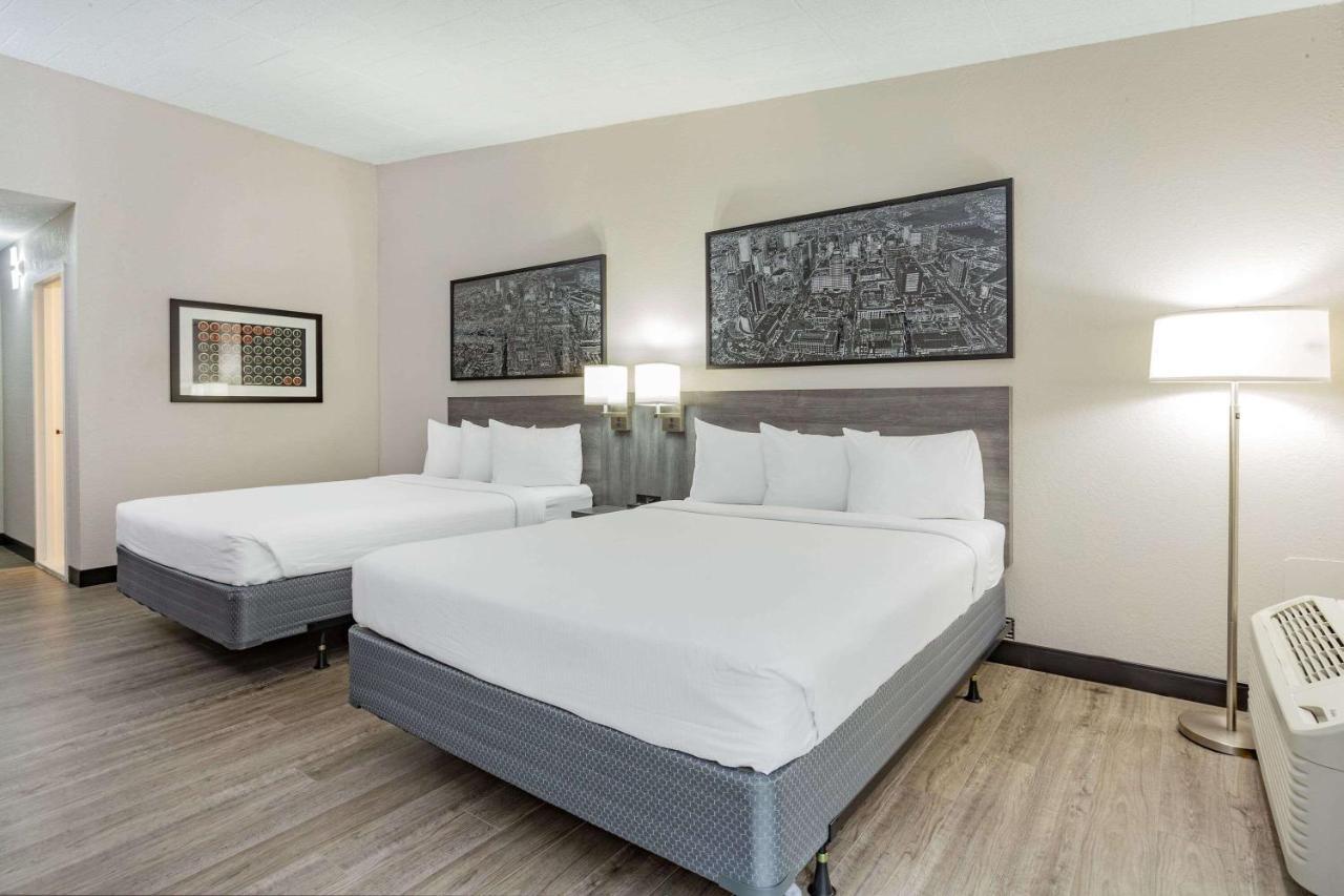 Ramada By Wyndham Hartford North - Bradley Airport Hotel Уиндзор Локс Екстериор снимка
