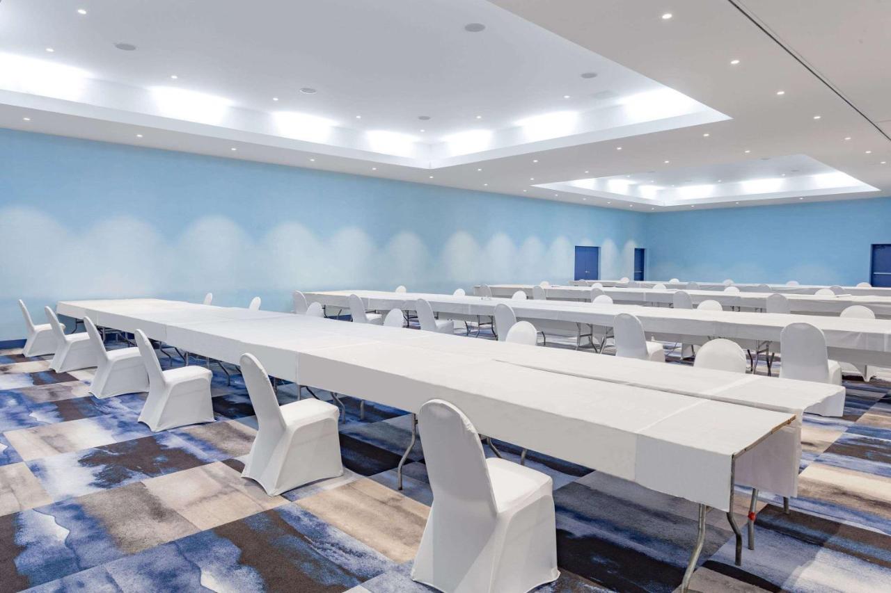 Ramada By Wyndham Hartford North - Bradley Airport Hotel Уиндзор Локс Екстериор снимка