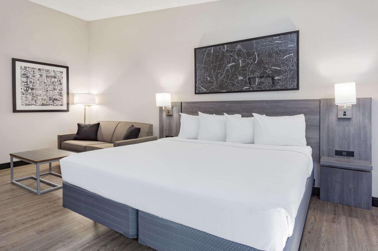 Ramada By Wyndham Hartford North - Bradley Airport Hotel Уиндзор Локс Екстериор снимка