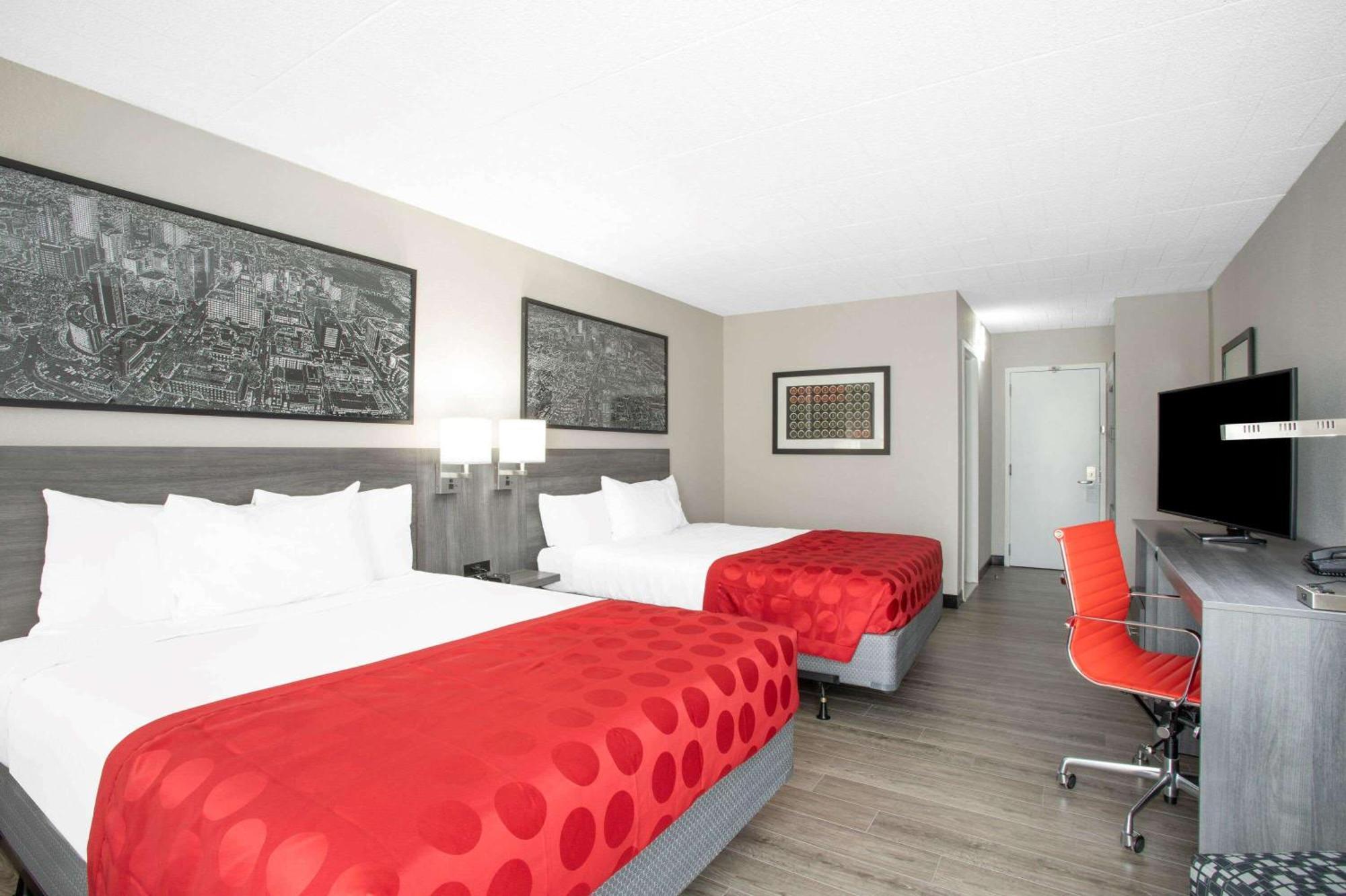 Ramada By Wyndham Hartford North - Bradley Airport Hotel Уиндзор Локс Стая снимка